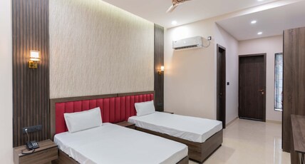 HOTEL RIAAN Room Type - DELUXE ROOM
