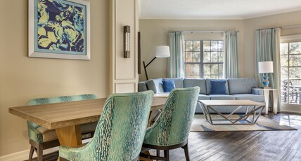 Hilton Grand Vacations at SeaWorld Room Type - 1KG BDRM STE MOB 3X3 SHWR