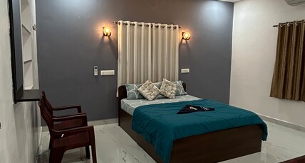 Raj Stay Room Type - Deluxe Double Room