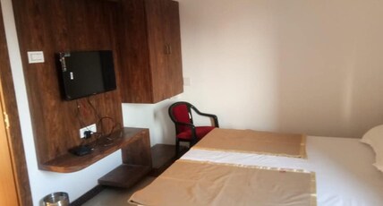 Hotel Mansarovar Inn Room Type - Deluxe Room