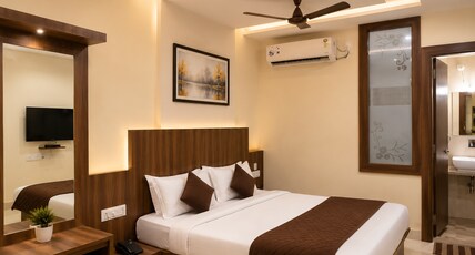Hotel Avadh Shree Room Type - Deluxe Room with Air Conditioning