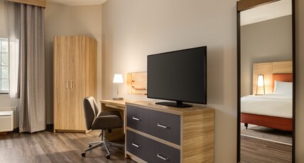Candlewood Suites HARRISBURG Room Type - 1 Queen Studio Suite