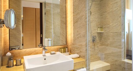 DoubleTree by Hilton Hotel Wuhu Room Type - KING GUEST ROOM