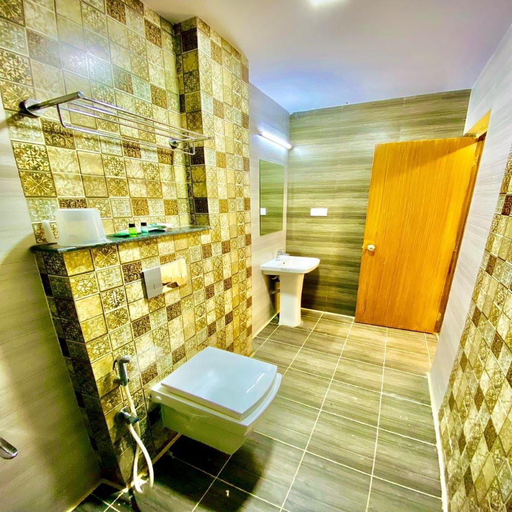 Sheraton Grande Hotel - Business Class Hotel (Near Puratchi Thalaivar Dr MGR Central Railway Station - Tap to explore photos