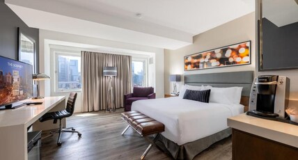 The Godfrey Hotel Chicago Room Type - Deluxe King Room