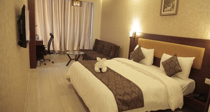The Sands @ 2 Min Drive to ISBT Room Type - Triple Room