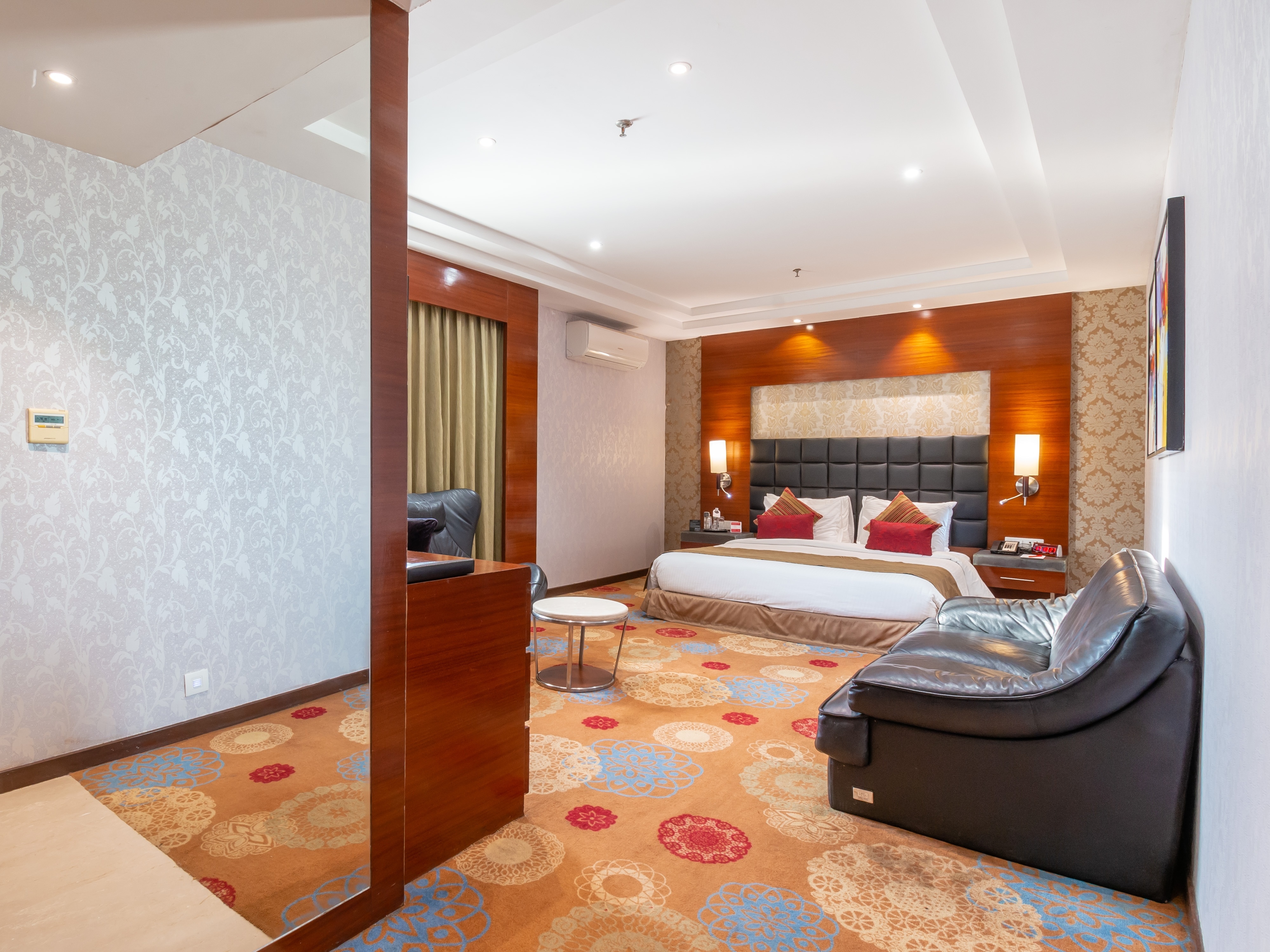 Ramada by Wyndham Ahmedabad - Tap to explore photos