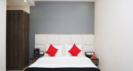 Mavens Inn | Golf Course & Cyber City Room Type - Deluxe Double Room