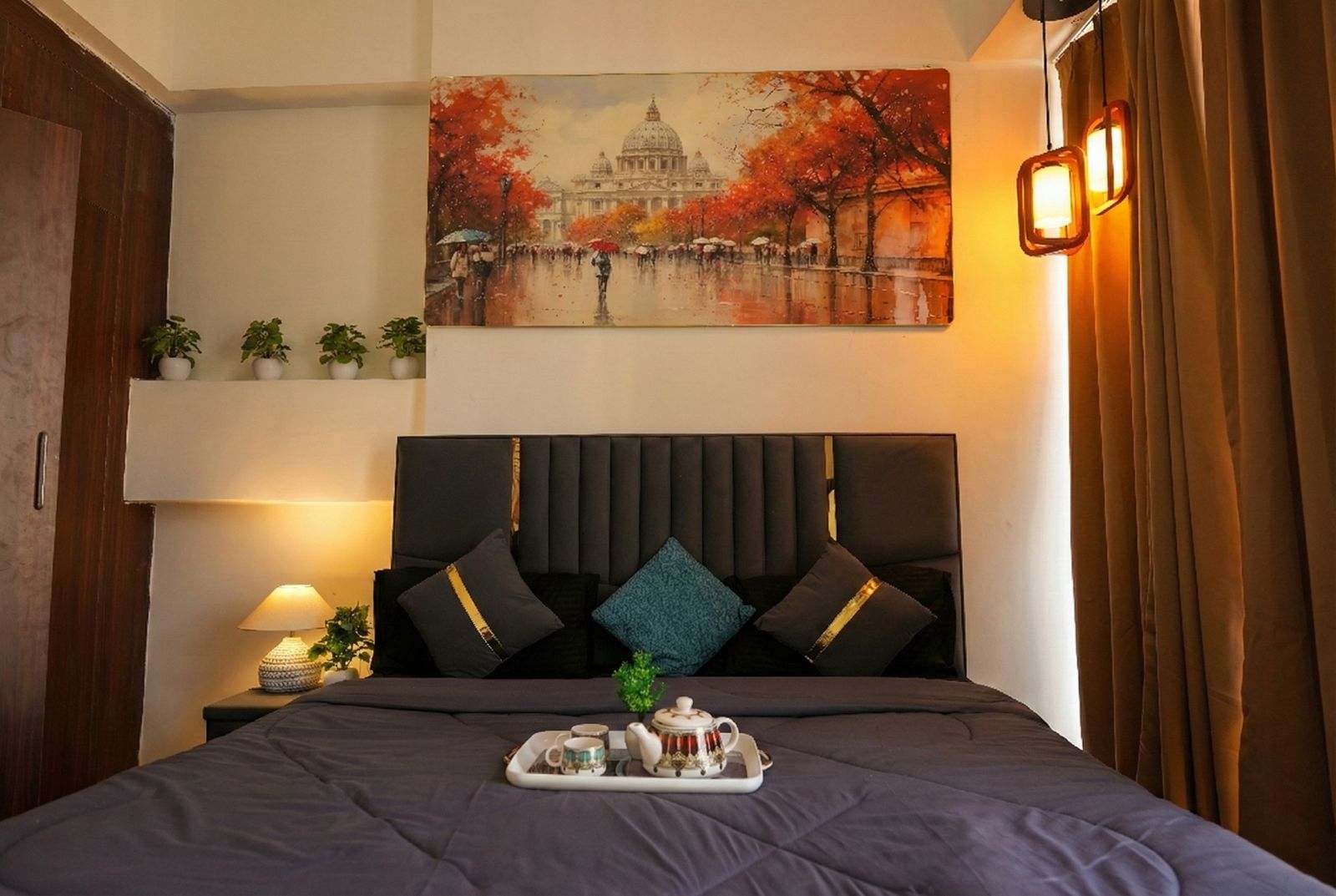 Luxurious 1BHK with Balcony Garden & City View - Tap to explore photos