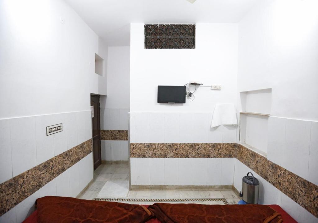 Hotel Gulshan (100 Mtrs from Dargah) - Tap to explore photos