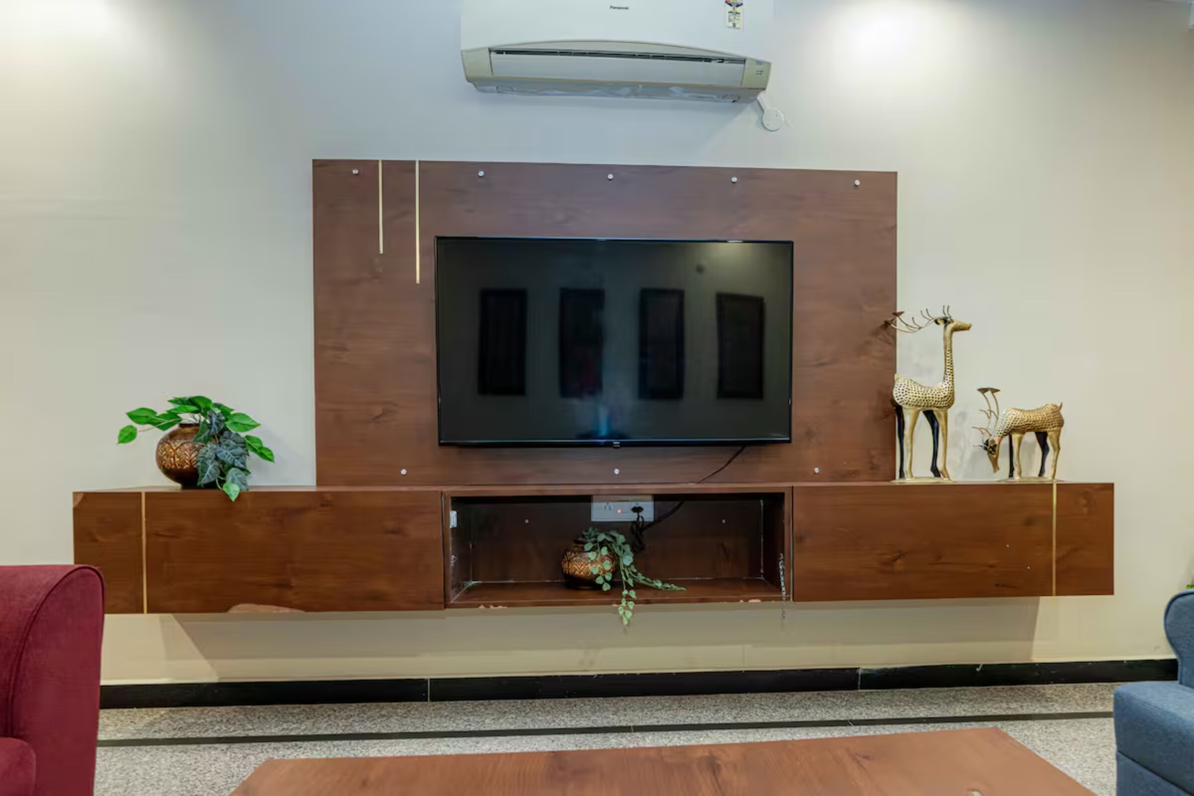 Cresent Service Apartments - 3bhk Gachibowli - Tap to explore photos