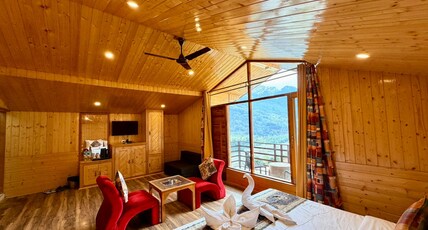Hotel Mount Manali Room Type - Maharaja Room with balcony