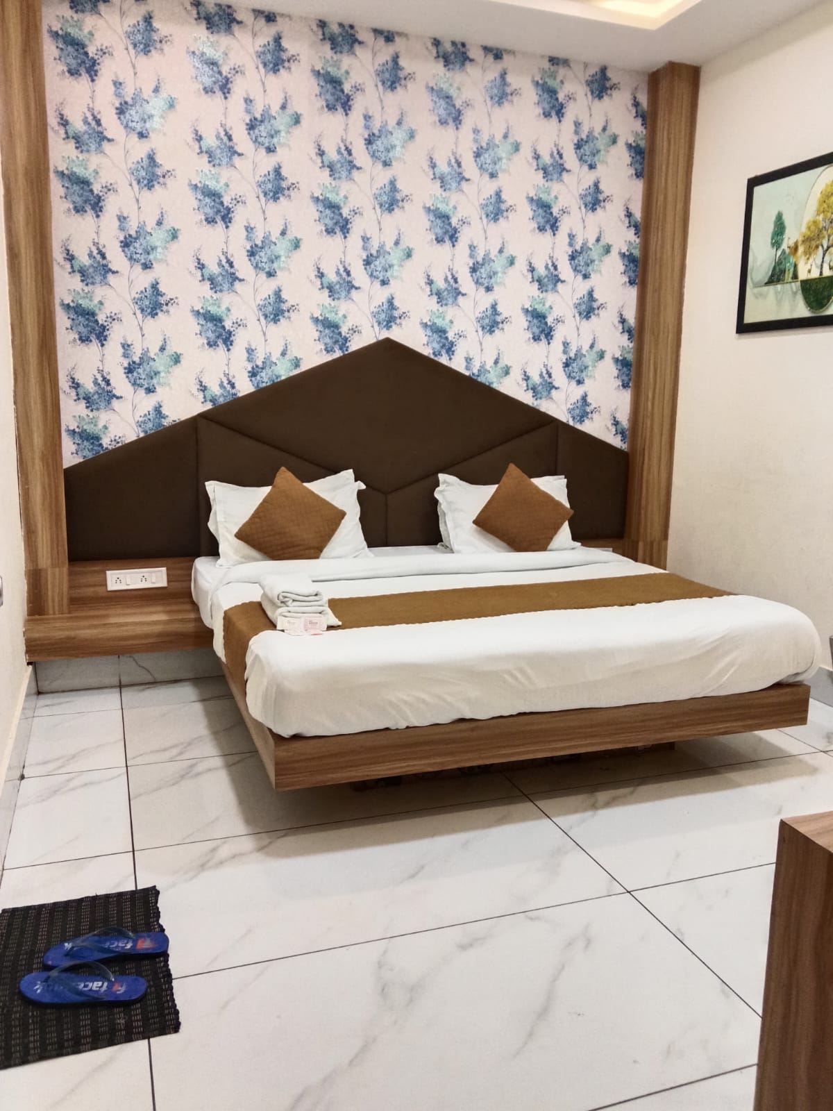 Hotel Shivay - Tap to explore photos