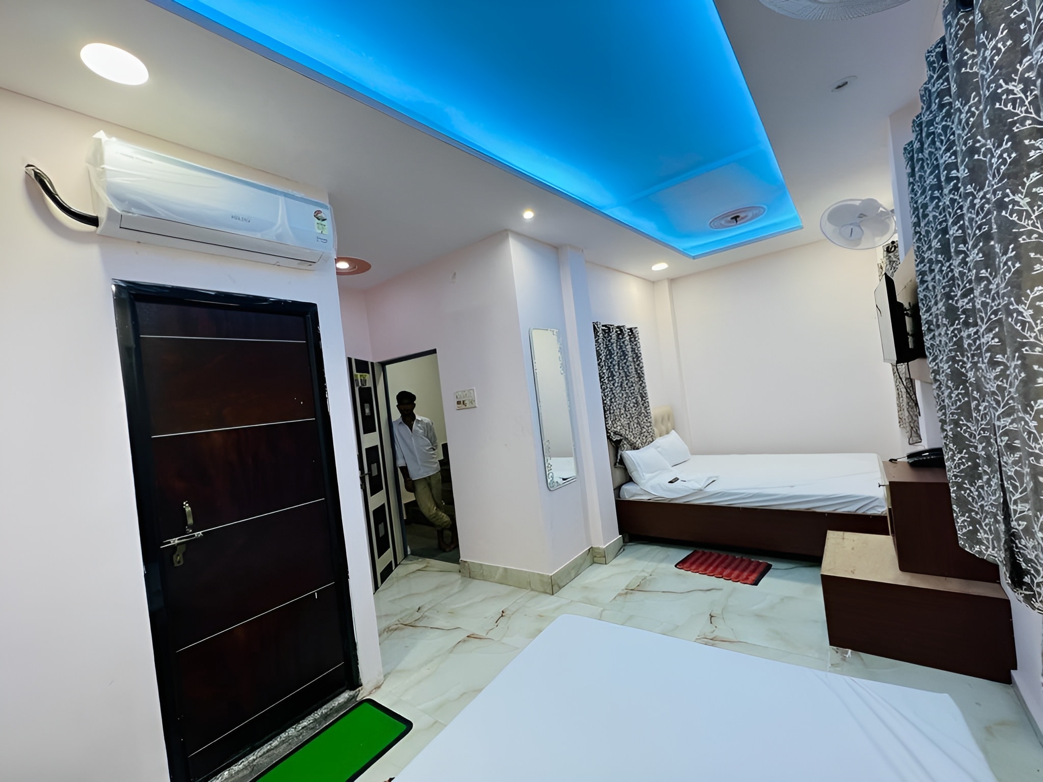 The Bella Guest House Varanasi - Tap to explore photos