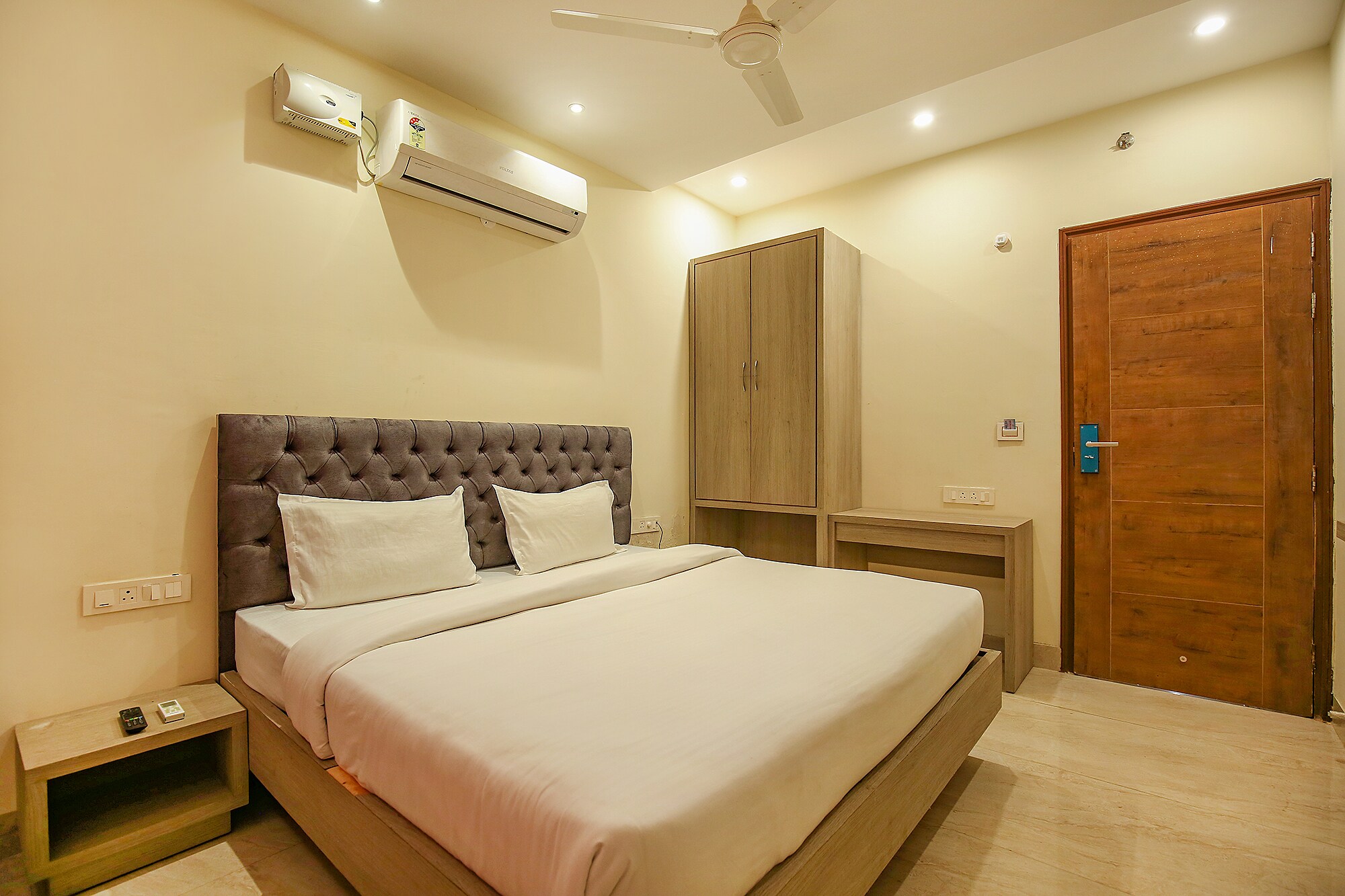 Hotel Melano - Tap to explore photos