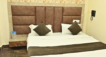 Kaka Guest House Room Type - Ac Deluxe Five Bed Room