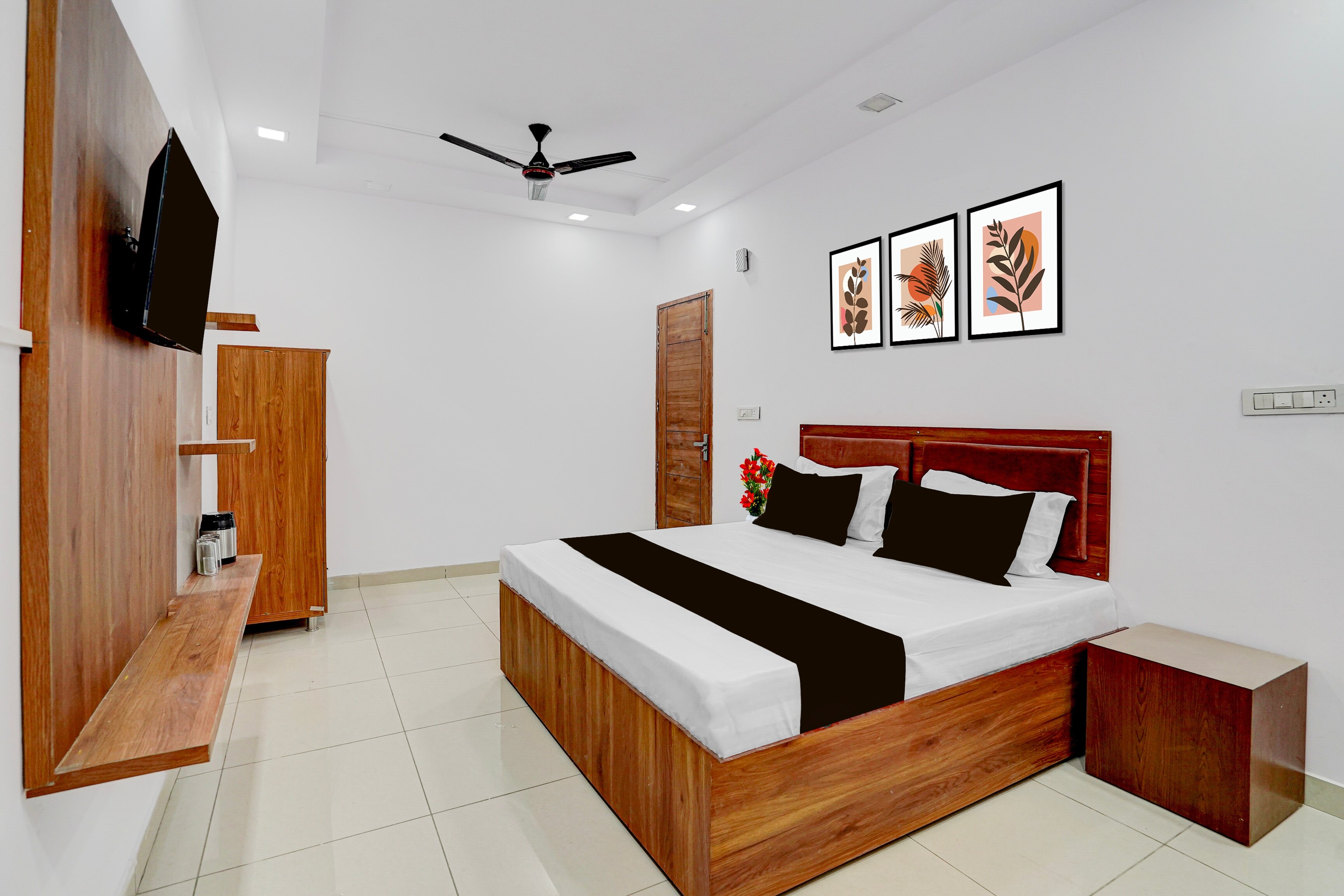 Super Townhouse Patiala Bus Terminal - Tap to explore photos