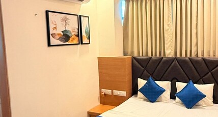 Hotel Radhe Sky Room Type - Deluxe Room with Air Conditioning
