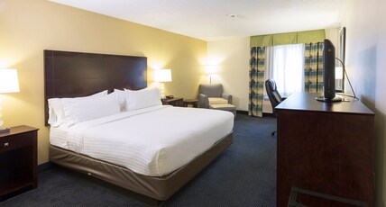 Holiday Inn Express Hotel & Suites-Saint Joseph Room Type - 1 King  Standard