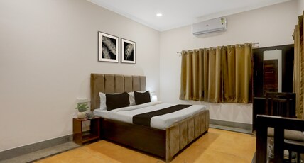 Super OYO Collection O Civil Lines Prayagraj Room Type - Super Deluxe Room