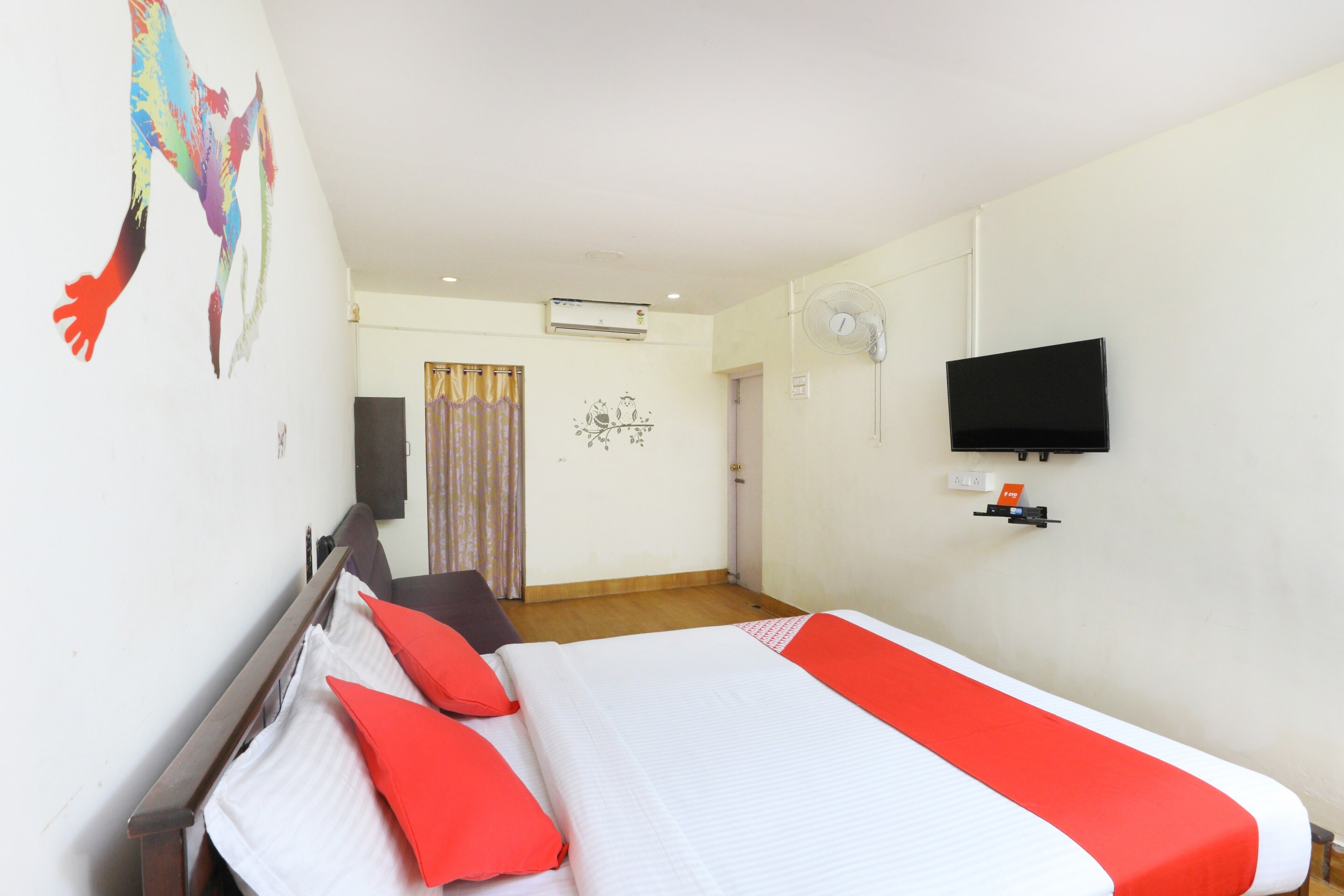Hotel O India Gate Par View - Tap to explore photos