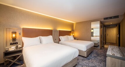 DoubleTree by Hilton London Kingston Upon Thames Room Type - QUEEN FAMILY ROOM