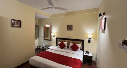 Hotel Pooja Palace, Karol Bagh Room Type - Deluxe Room