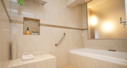 Best Western El Cid Room Type - 1 King Bed, Non-Smoking, Junior Suite, Refrigerator