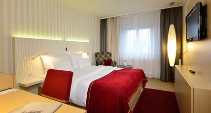 Best Western Premier Hotel Victoria Room Type - 1 Queen Bed, Business Room, Air-Conditioned, Flat Screen Television, Safe, Free W-Lan