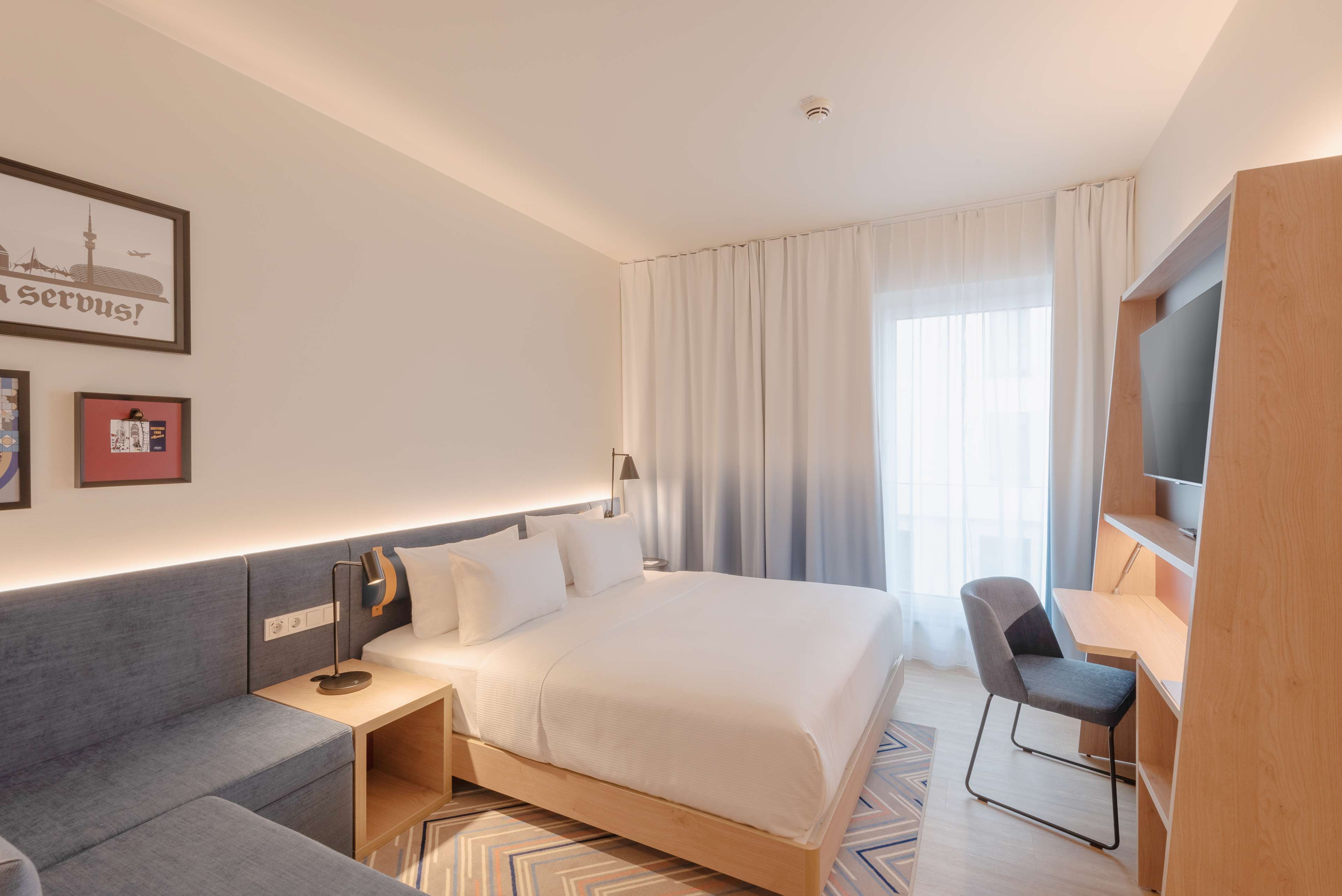 Hampton by Hilton Munich City North - Tap to explore photos