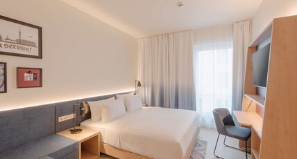 Hampton by Hilton Munich City North Room Type - QUEEN ROOM WITH SOFA BED