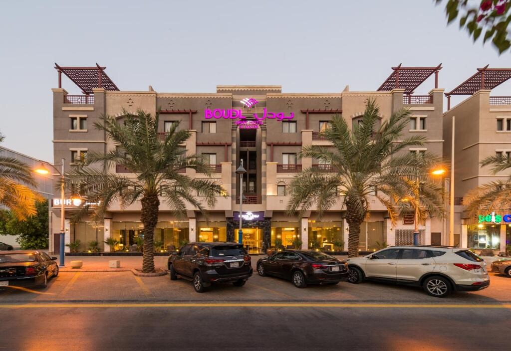 Boudl Al Qasr - Tap to explore photos