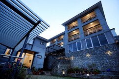 Cherry Blossom Homestay | Rooms & Restaurant