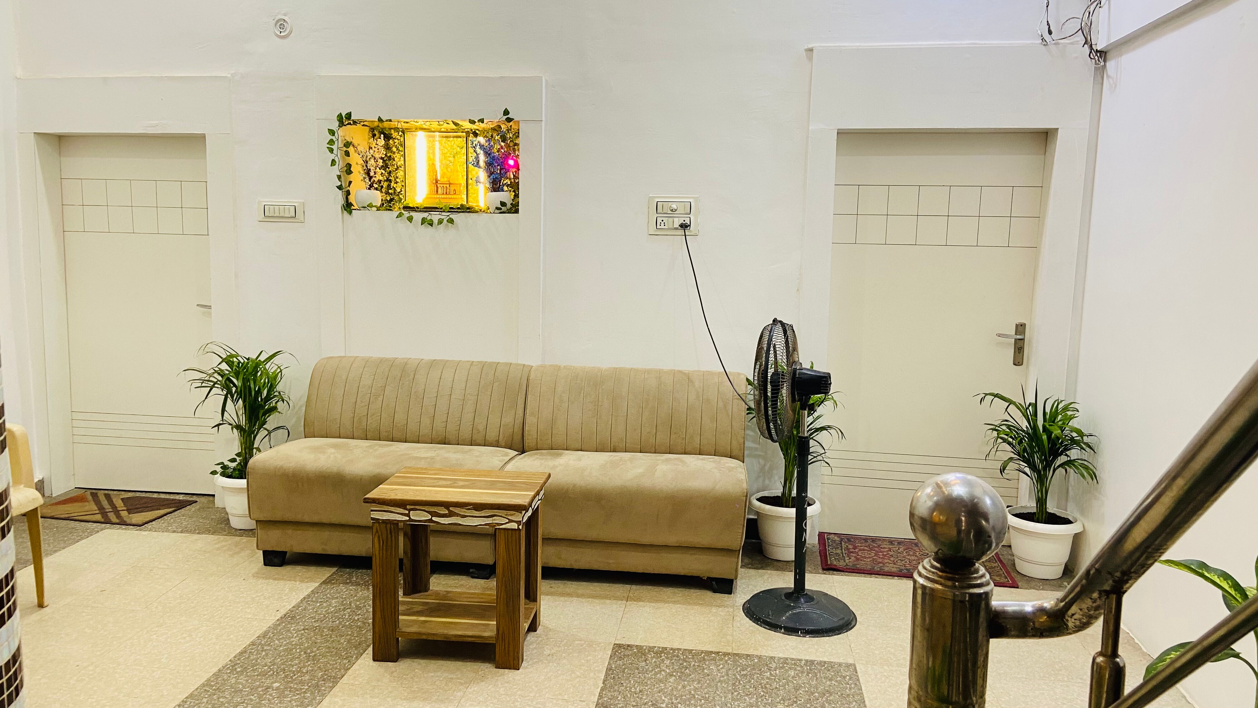 Raahi | Entire 2 BHK Near Kashi Vishwanath - Tap to explore photos