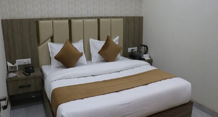 Hotel The Royal Jewel Room Type - Royal Suite Room with Bathtub