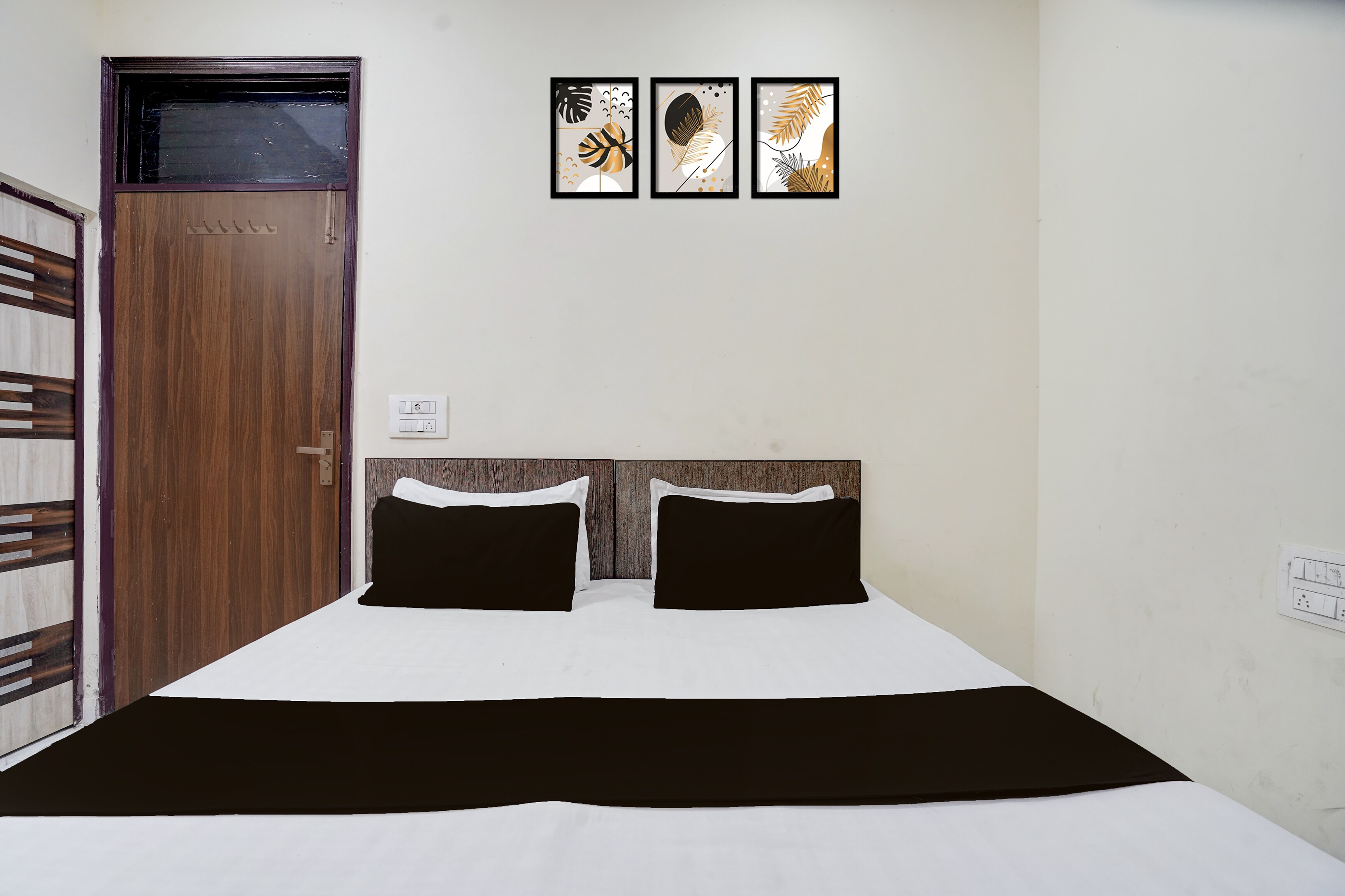 Hotel O by OYO AK CONTINENTAL - Tap to explore photos