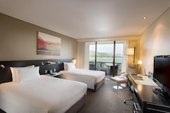 Hilton Cairns