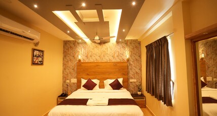 M M HOTEL ROYAL RESPITE Room Type - DELUXE QUEEN