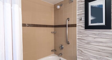 Embassy Suites by Hilton Baltimore Hunt Valley Room Type - 2 DBL STE ACC NO SMOK