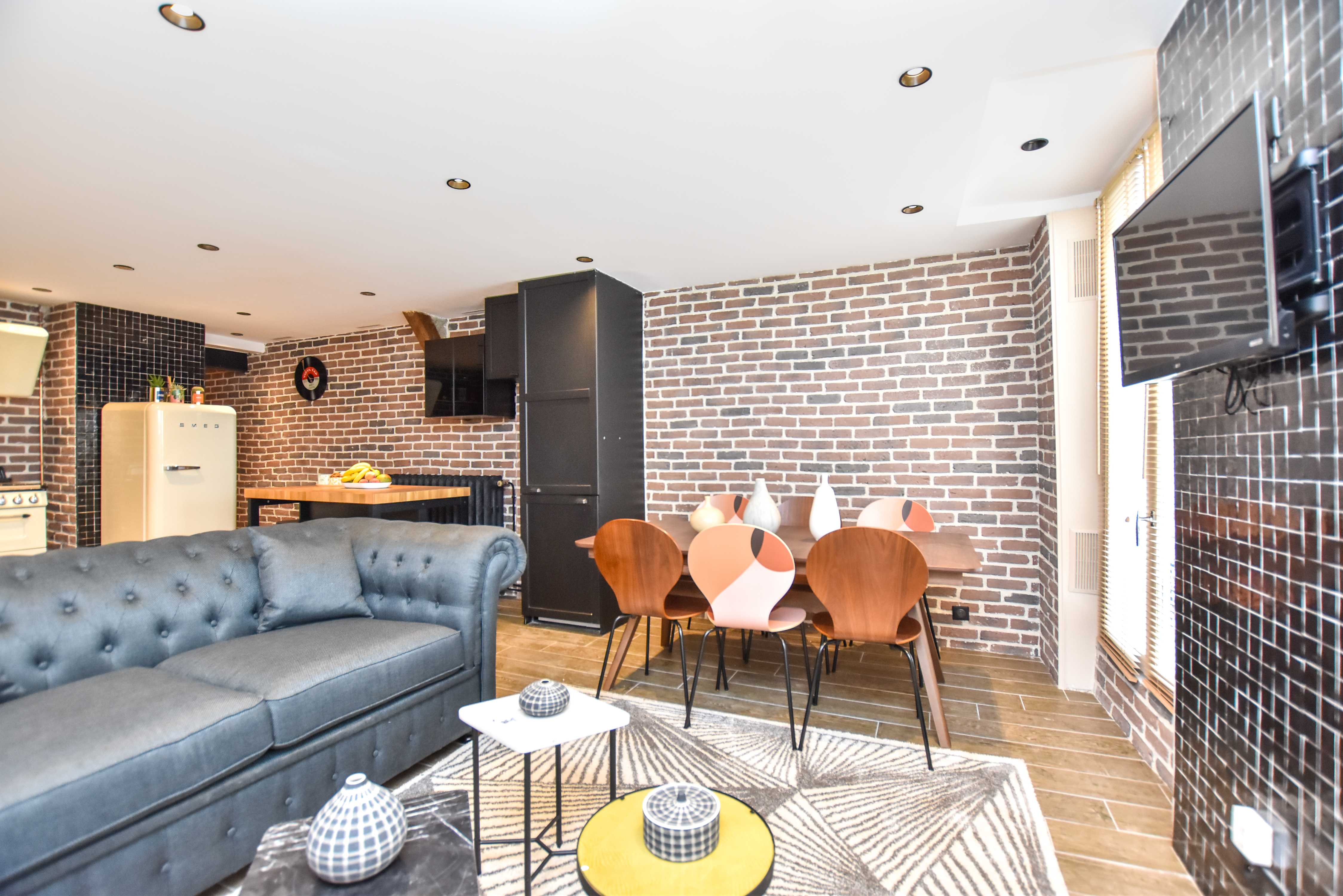 Charming 3BR appartement Montorgueil Republique - Tap to explore photos