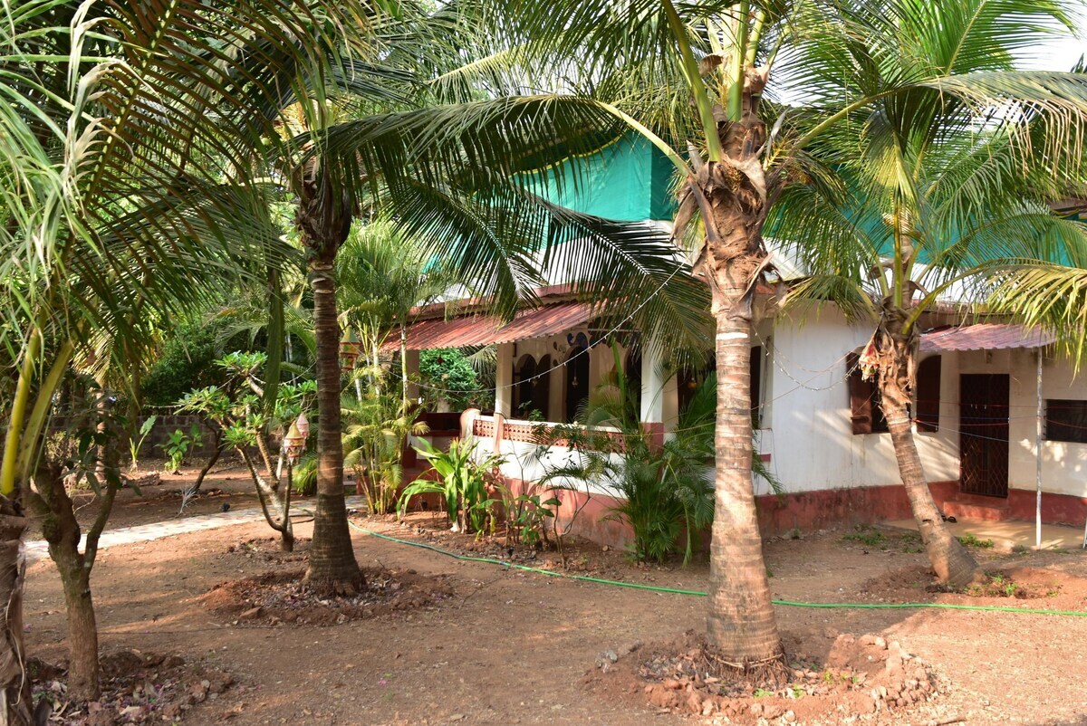 Casa Palmeira, Beachside Anjuna - Tap to explore photos