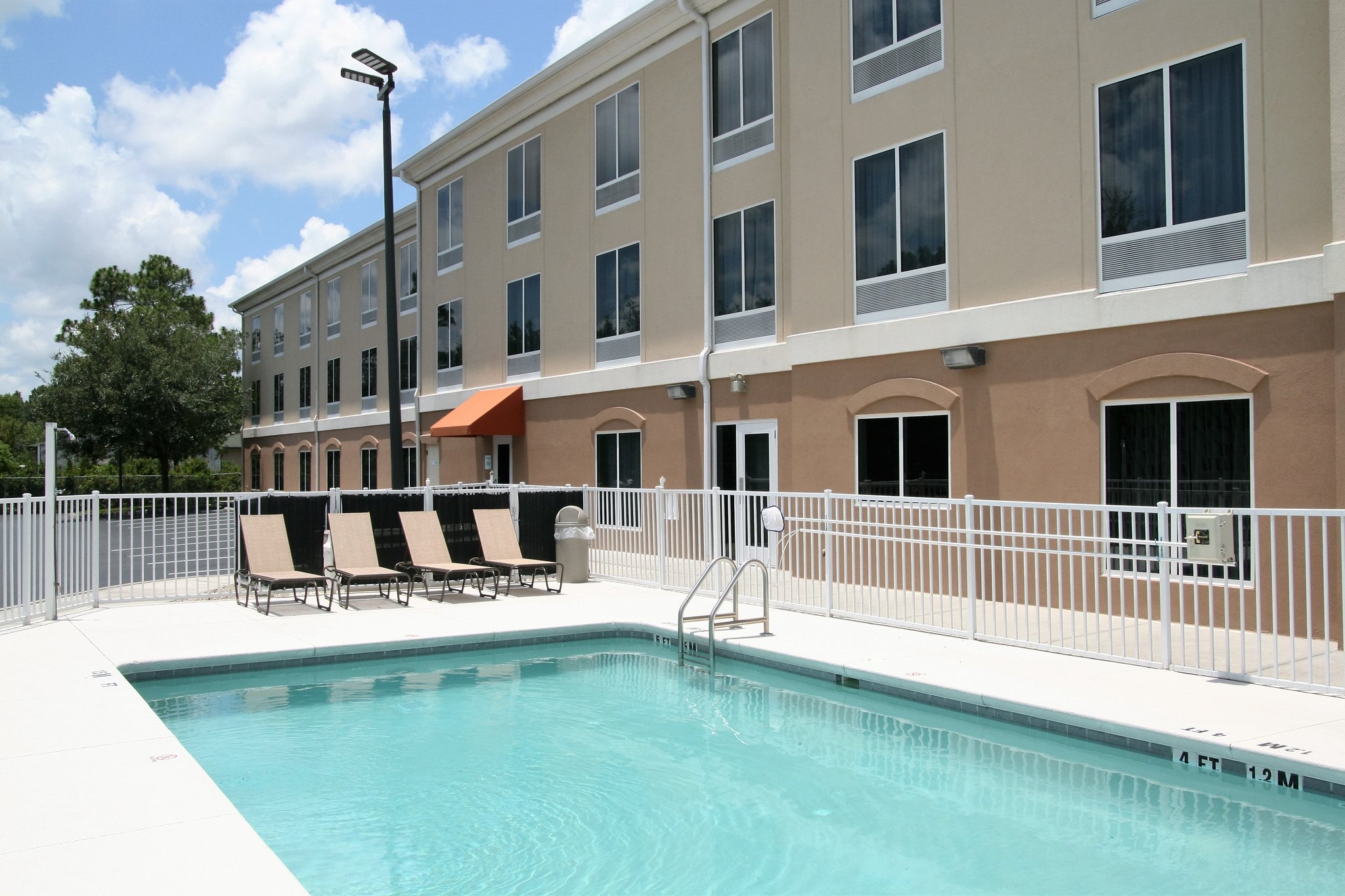 Holiday Inn Express Hotel & Suites Brooksville West - Tap to explore photos