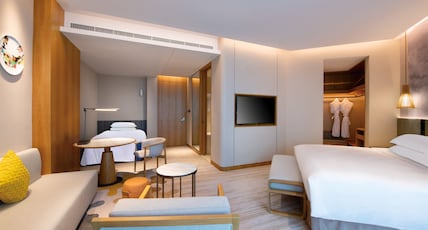 Crowne Plaza Huzhou Room Type - 1 King 1 Kids Bed Premium