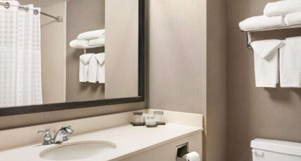Embassy Suites by Hilton Northwest Arkansas Room Type - 2 DBL BEDS CORNER SUITE