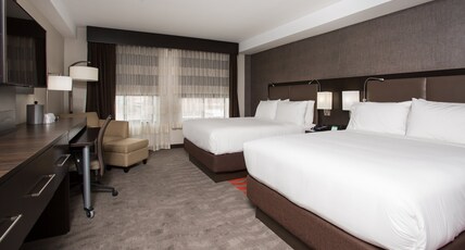 Holiday Inn Express SPRINGFIELD DOWNTOWN Room Type - 2 Queen Suite Comm Access Roll Shwr