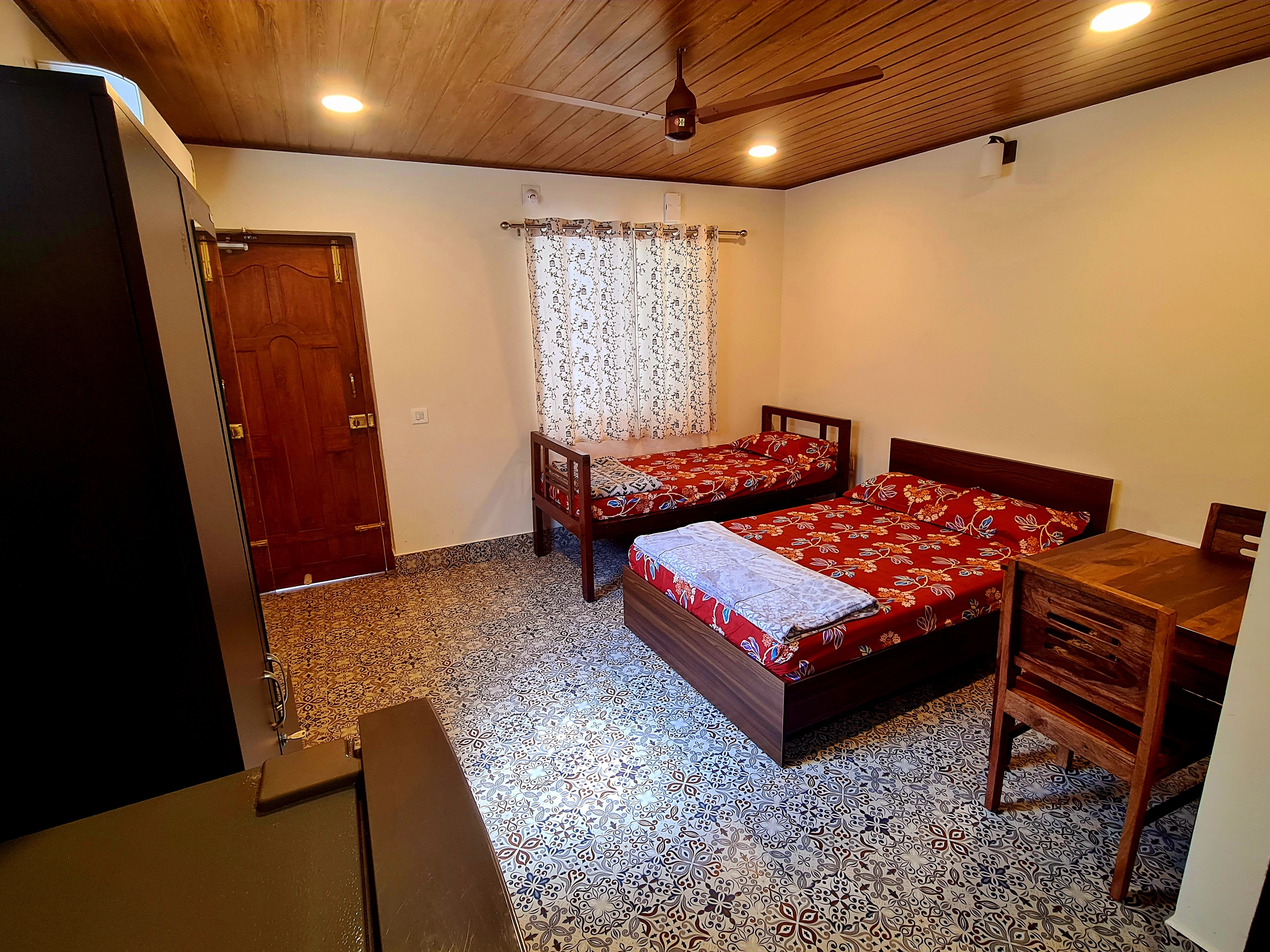 Sunny's Smile Homestay - Tap to explore photos