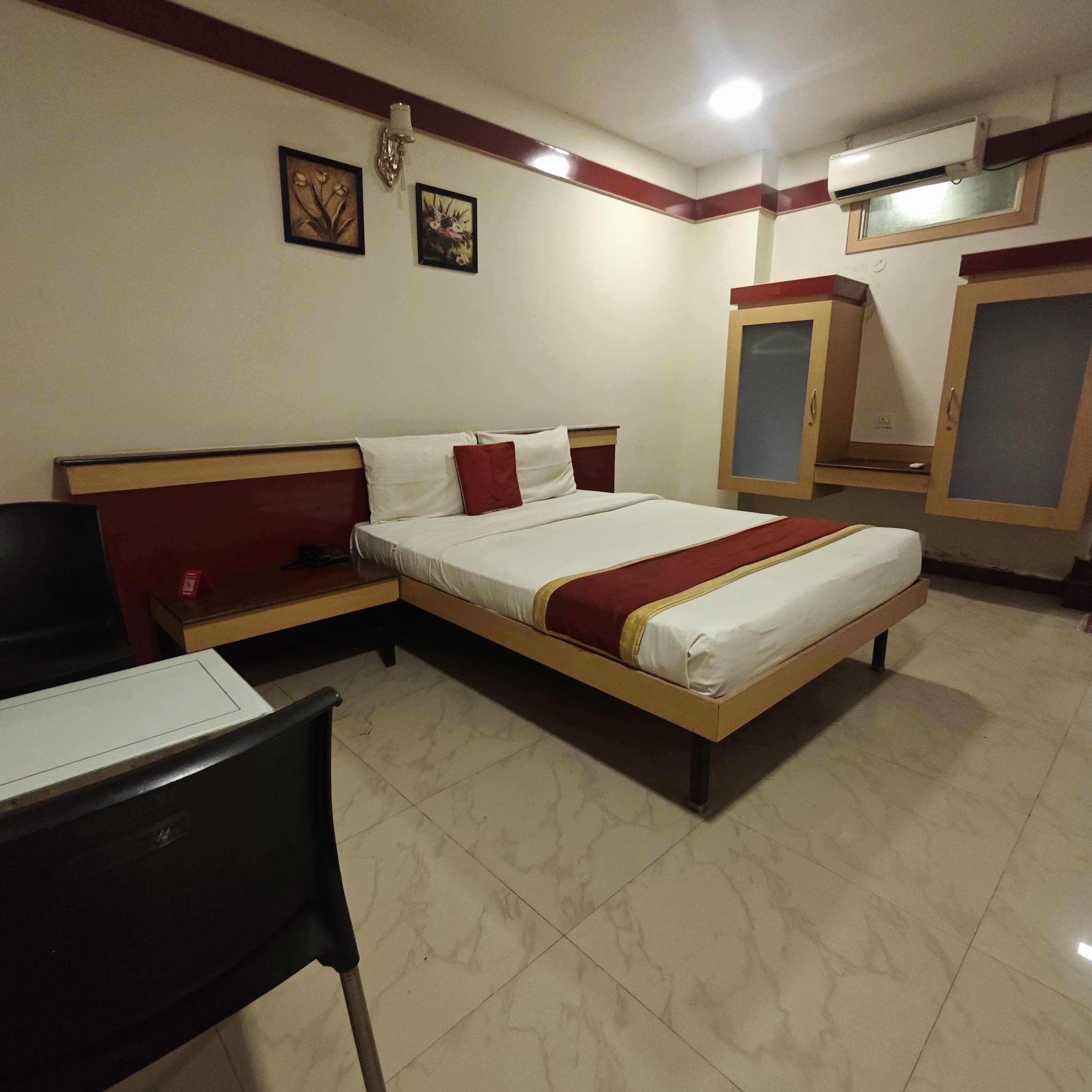 Stayz Royale - Electronic City - Tap to explore photos