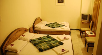HOTEL GOLDEN TOWER Room Type - Deluxe Room with AC