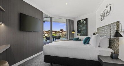 Pullman Quay Grand Sydney Harbour Room Type - Deluxe One King Bedroom Harbour View Apartment Pullman Quay Grand Sydney Harbour Room Type - Deluxe One King Bedroom Harbour View Apartment