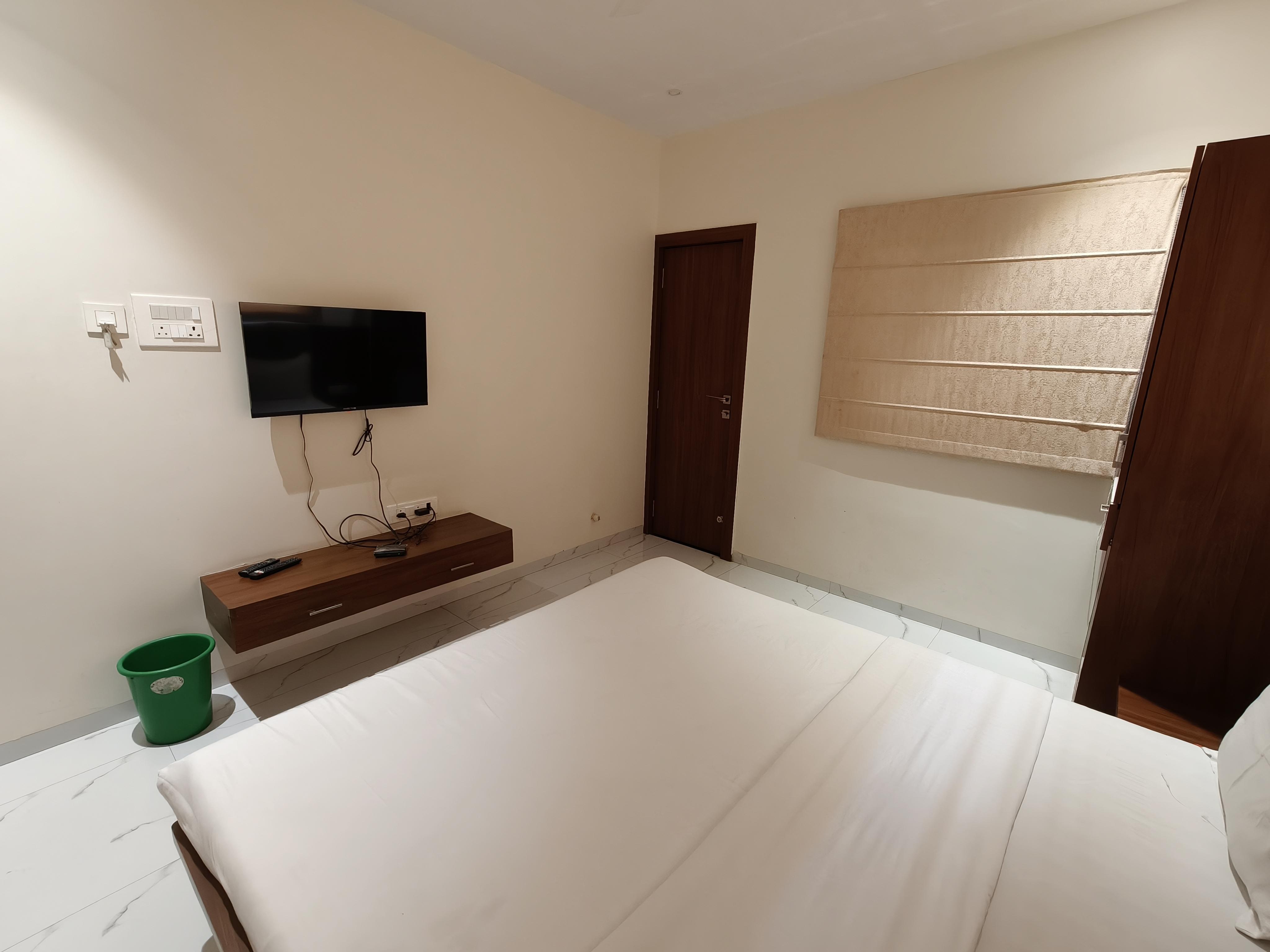 Hotel Pruthviraj Palace Lodge - Tap to explore photos